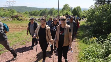 İzmit Belediyesinin 23 Nisan etkinlikleri doğa yürüyüşü ile başladı