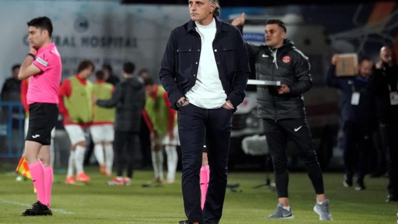 Mustafa Gürsel hakemi hedef aldı