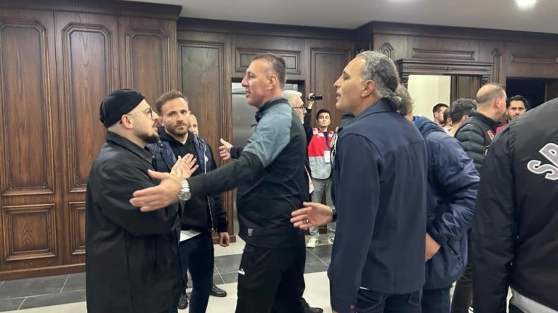 Basın toplantısında tartışma: Mustafa Gürsel toplantıyı terk etti