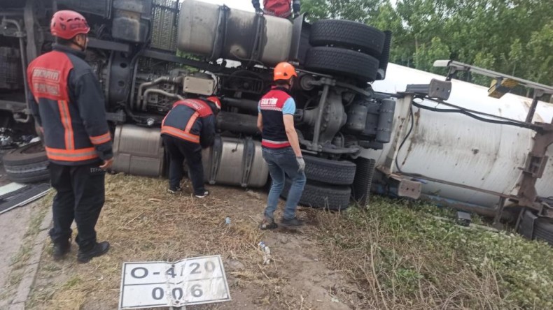 Feci kaza: LPG yüklü tanker TIR ile çarpıştı devrildi