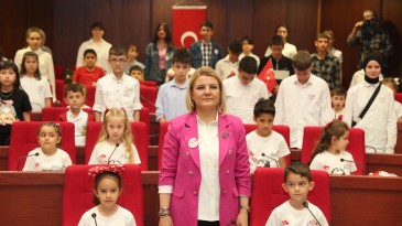 Çocuk Meclisinde, Üniversite öğrencilerine yurt hizmeti kararı