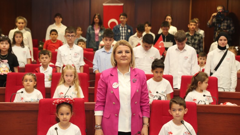 Çocuk Meclisinde, Üniversite öğrencilerine yurt hizmeti kararı