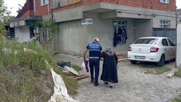 Fatma teyzenin imdadına Büyükşehir Zabıtası yetişti
