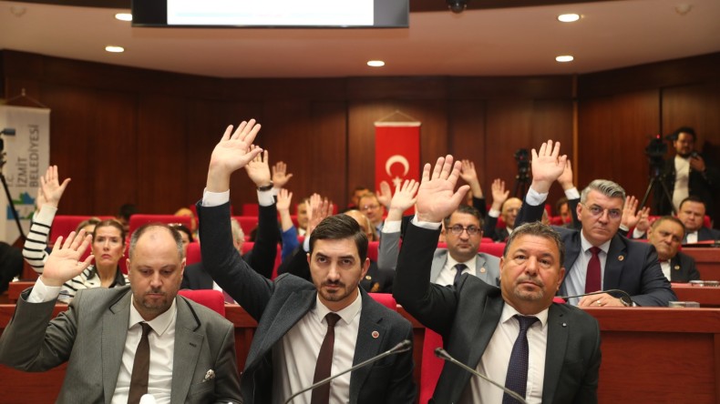 İzmit Belediye Meclisinin İlk İcraatı; O protokol iptal edildi