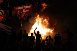 Tel Aviv’de meydan savaşı; İsrailliler sokağa indi