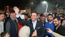 Başiskele AK PARTİ dedi, Yasin Özlü güven tazeledi