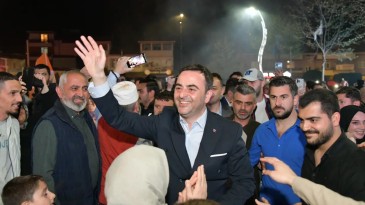 Başiskele AK PARTİ dedi, Yasin Özlü güven tazeledi