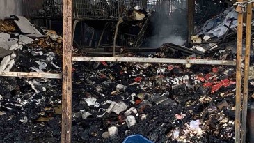 Market yangınında bin 350 metrekare kapalı alanın tamamı kül oldu