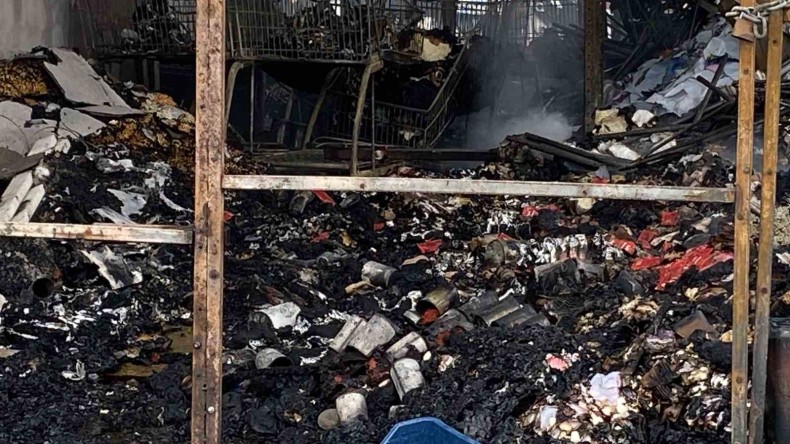 Market yangınında bin 350 metrekare kapalı alanın tamamı kül oldu