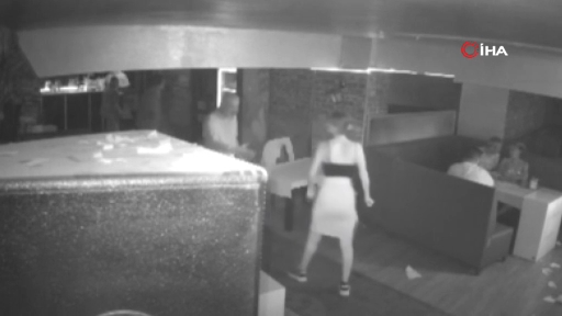 Eğlence mekanında olay: Öfkeli kadın sevgilisini bıçakladı