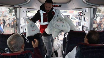 İzmit Belediyesi’nden Hacı adaylarına hediyeli uğurlama