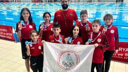 Körfezli genç kulaçlar havuzdan madalya ile çıktılar