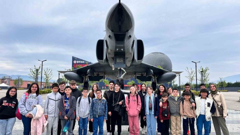 Çocuk üniversitesinin öğrencileri uzaya çıktı