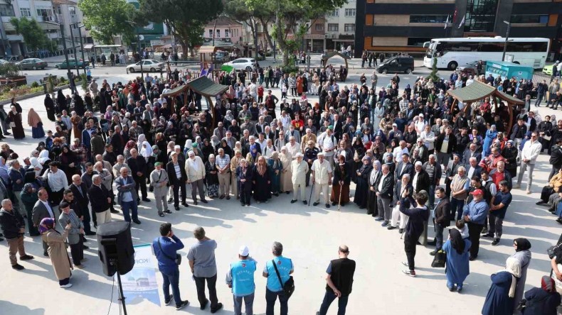 Derince’de hacı adayları dualarla uğurlandı