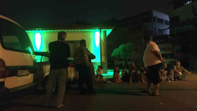 Körfez’de olay: 2 aile arasında bıçaklı kavga, yaralılar var