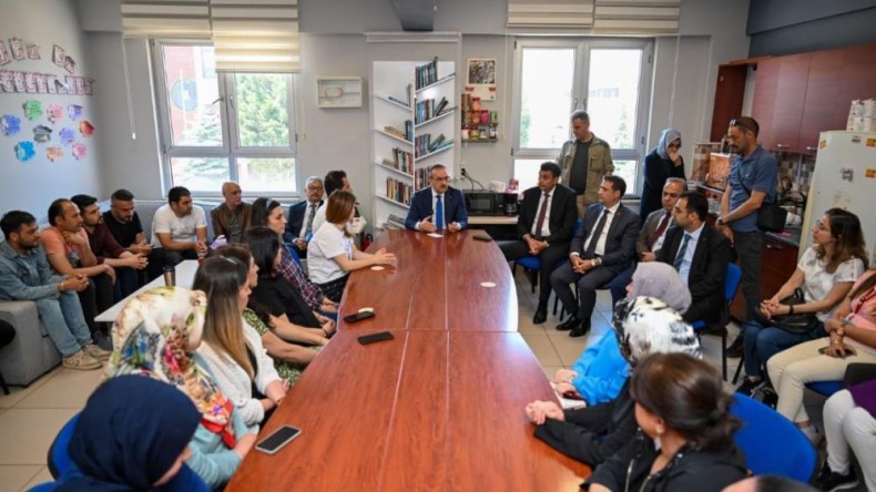 Şiddetin yaşandığı okula giden Vali Yavuz’dan flaş açıklamalar