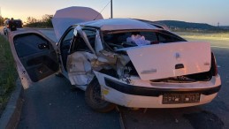 İzmit’te ticari taksi ile otomobil çarpıştı: Yaralılar var