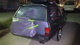 Seyir halindeki araca mermi isabet etti