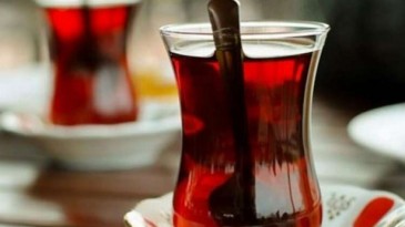 Çay demlerken aman dikkat! Böbreğinizden olmayın!