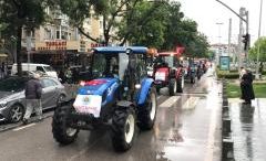 Kadın çiftçilerden traktörle tarıma destek şov