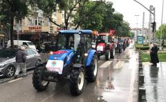 Kadın çiftçilerden traktörle tarıma destek şov