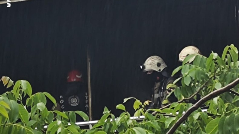 İzmit’te eve yıldırım düştü