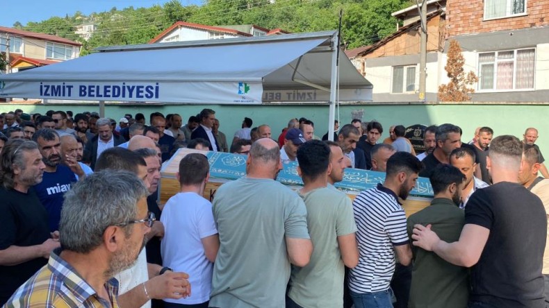 Tersanedeki gemi yangınında hayatını kaybeden işçi son yolculuğuna uğurlandı