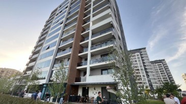 İzmit’te 7. kattan düşen genç hayatını kaybetti