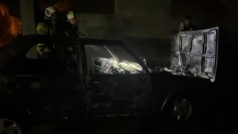 Binanın otoparkında yaşandı: Otomobil ne hale geldi