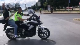 Polis gaza bastı, onlar sevindi