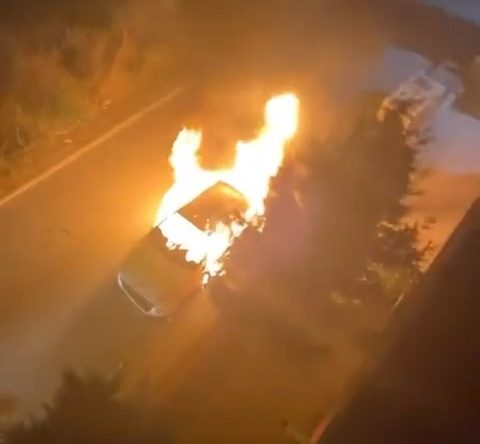 Otomobil alev alev yandı