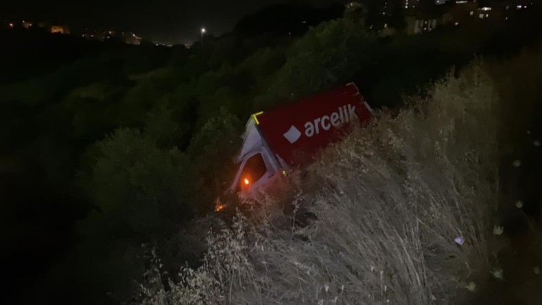 Freni boşalan kamyonet uçurumdan uçtu