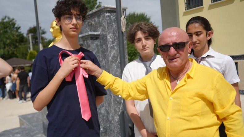 O Kocaeli’nin en renkli adamı: Öğrencileri böyle mutlu etti