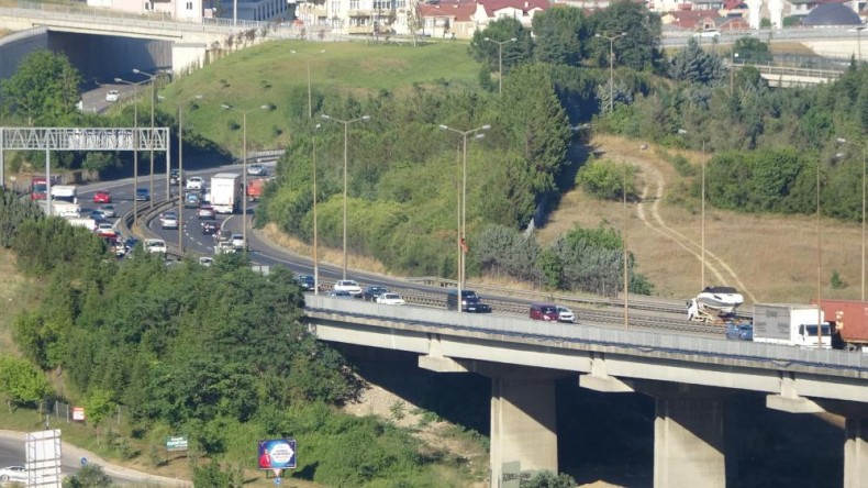 Tatilciler erken dönüyor: Trafik yoğunluğu başladı
