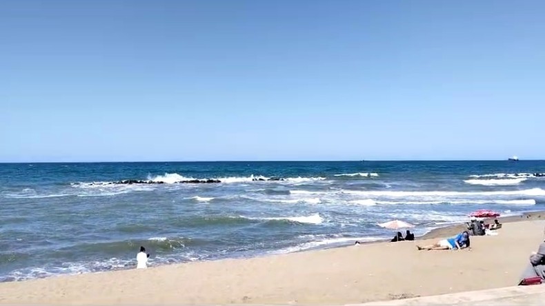 Denize yasak gelince sahil boş kaldı