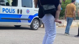 Eşine sinirlendi, 2 bebeği rehin aldı
