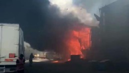 Korkunç yangın: Fabrika alevlere teslim oldu