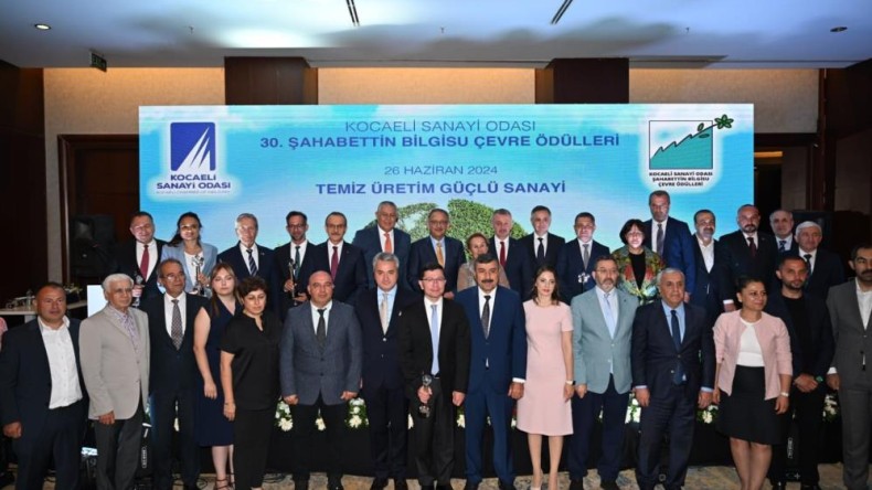 Bakan Özhaseki Kocaeli’de Çevre Ödülleri Törenine katıldı