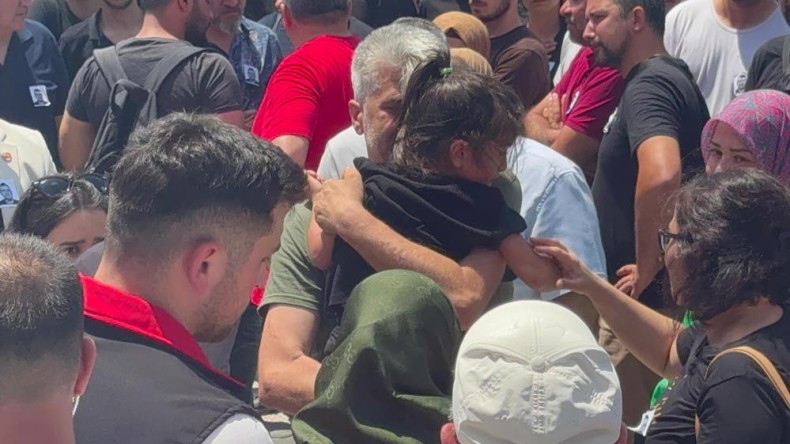 18 yıllık öğretmene son görev: Çocuklarının bakışı yürekleri dağladı