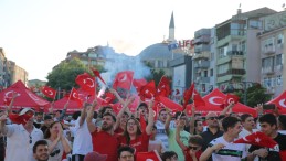 Kent meydanında çifte bayram coşkusu