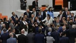 TBMM karıştı: Kocaeli Milletvekili kavganın ortasında kaldı