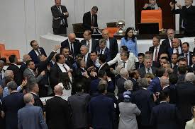 TBMM karıştı: Kocaeli Milletvekili kavganın ortasında kaldı