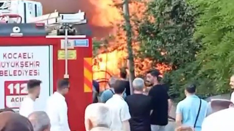 Başiskele’de tek katlı ev alev topuna döndü