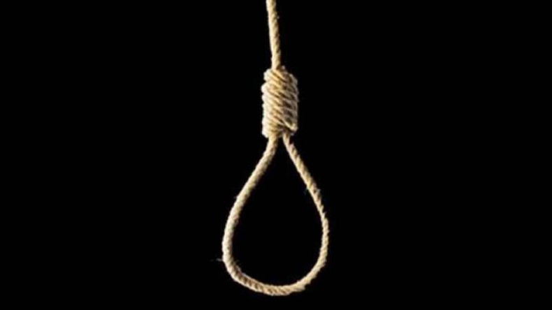 Gölcük’te şok! Şahıs kendini asarak intihar etti