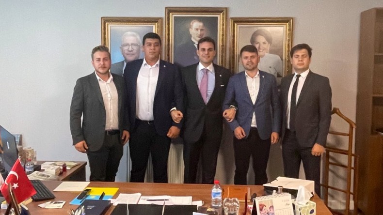 İYİ Parti’de gelişme: Gençlerden sürpriz ziyaret
