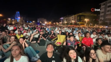 Binlerce kişi tek yürek olup maçı dev ekranda izledi
