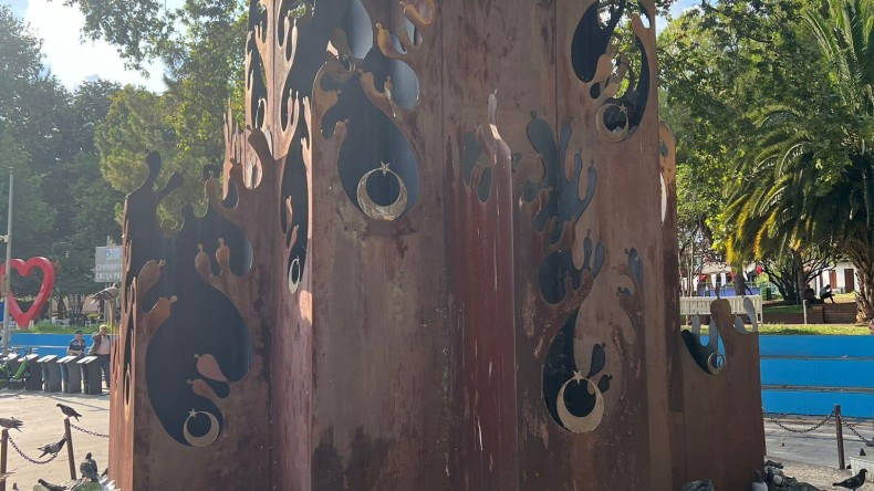 Esnaf imza topladı: 15 Temmuz Şehitler Anıtı yenilensin