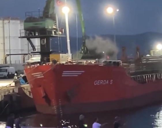 Polisan Holding’e ait Poliport Limanı’nda İzmit Körfezini kirlettiler