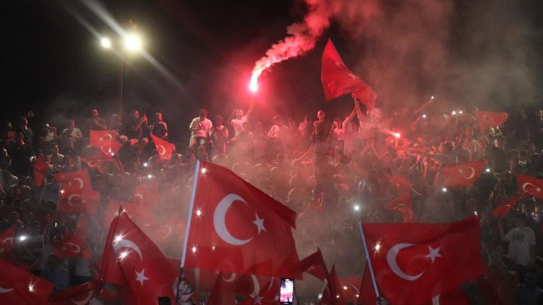 Milli takımın galibiyet coşkusu cadde ve sokaklara sığmadı