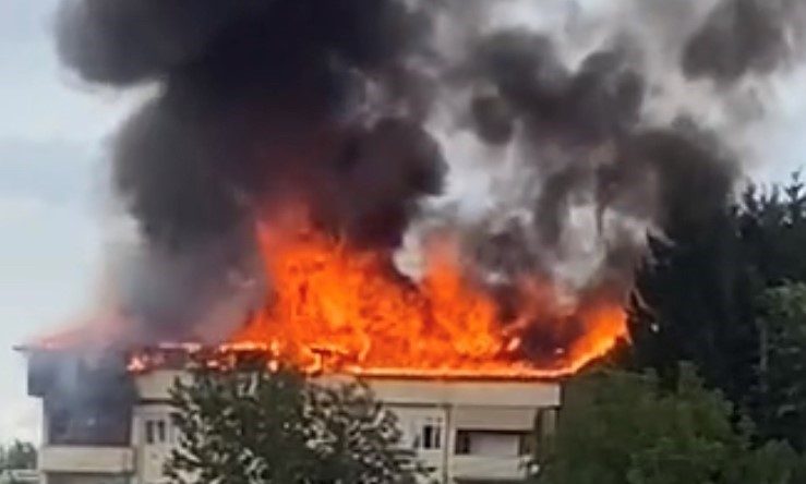 Öğrenci yurdu lojmanı alevlere teslim oldu